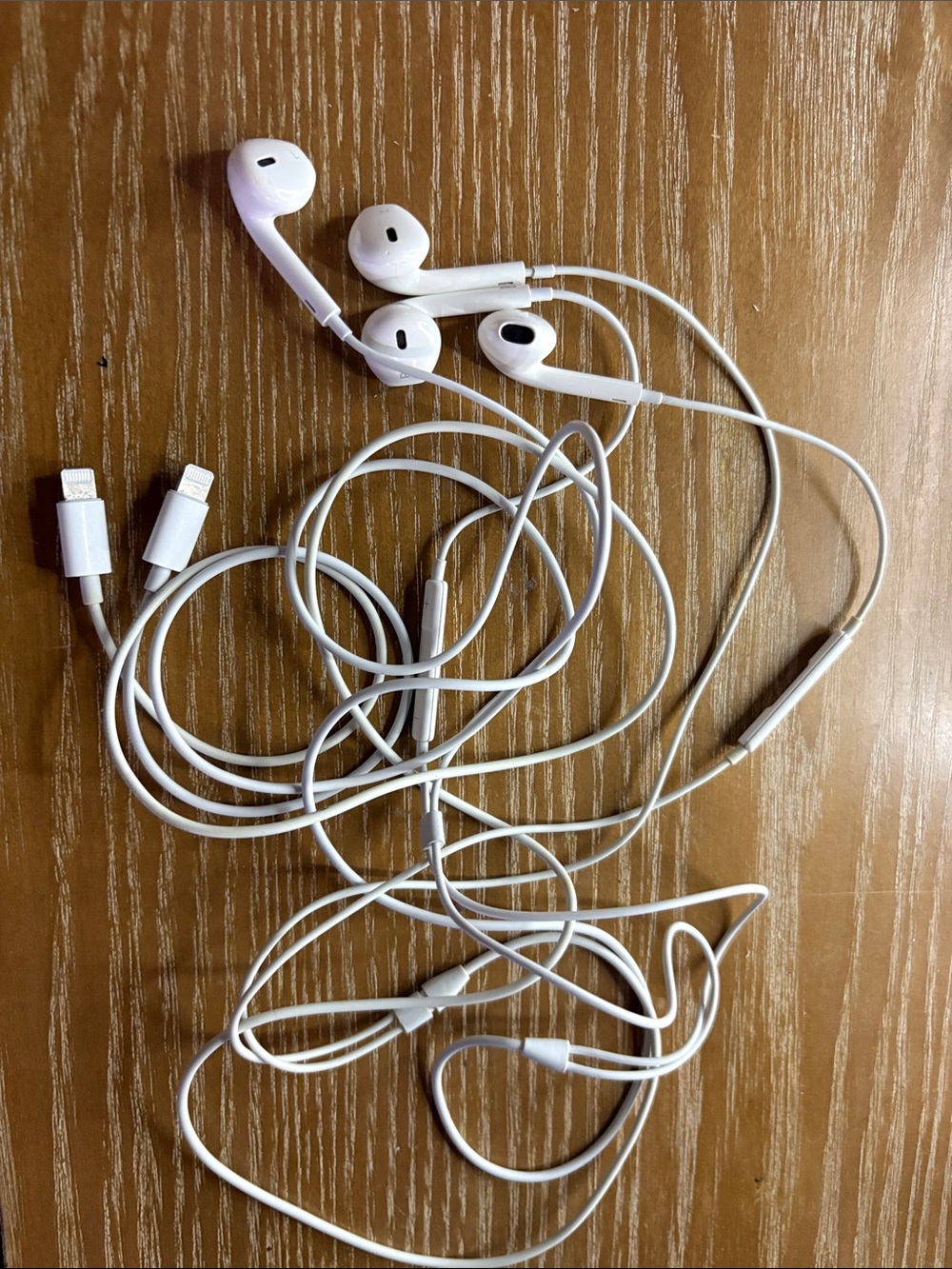 2 White Lightning Connector Apple Earbud Headphones